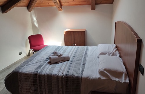 L'Aquila Apartment | Relax at Guest House "La Casa del Mandatario" with Family Amenities