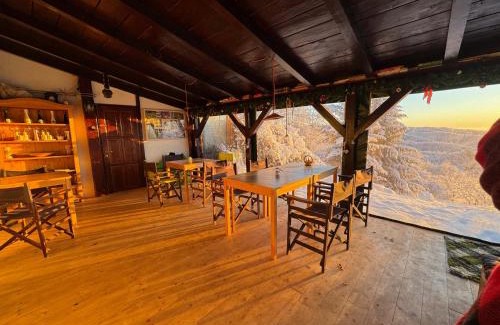 Radatovici House | Oceanfront Guest House Lagotto's Peak with Pool & Breakfast