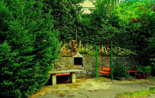 Mtsvane Kontskhi House | Cozy Guest House Lasha with Oceanfront Views and Breakfast