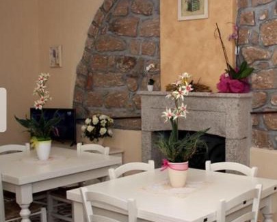 Luras House | Pet-Friendly Guest House Le Gemelle with Hot Tub & Breakfast