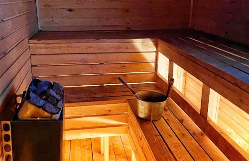 Essoyla House | Oceanfront Guest House Lesnoiy Dvor with Hot Tub & Views