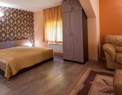 Tsigov Chark House | Top-Rated Guest House Lidia with Oceanfront Pool & Hot Tub
