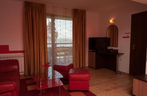 Tsigov Chark House | Top-Rated Guest House Lidia with Oceanfront Pool & Hot Tub