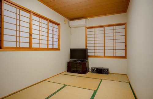 Toba House | Family-Friendly Stay at Guest House Lido Porte, 8/10 Rated
