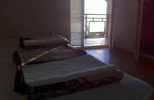 Pestani House | Pet-Friendly Guest House Lokoski with Oceanfront Views