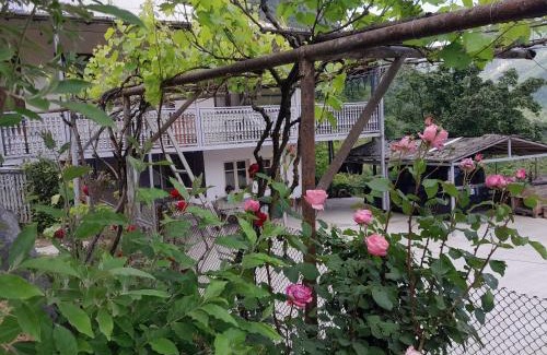 Tsqaltubo House | Cozy Guest House Mekvena with Pool and Child-Friendly Fun