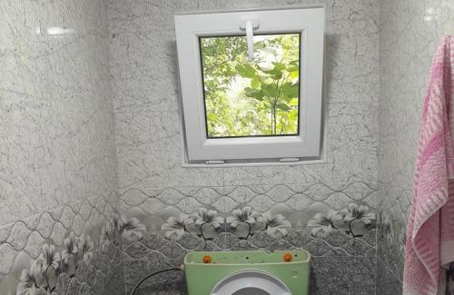 Tsqaltubo House | Cozy Guest House Mekvena with Pool & Hot Tub Amenities