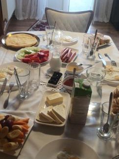 Gergeti House | Budget-Friendly Guest House Misho with Breakfast & Kitchen