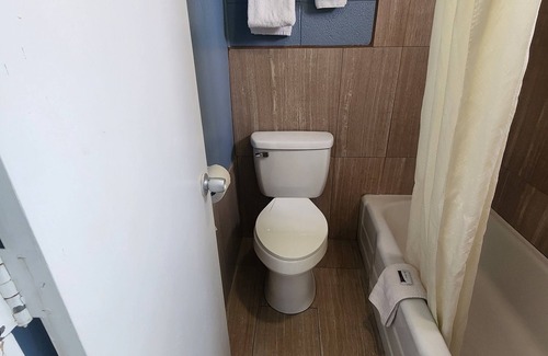 Carthage Hotel | Budget-Friendly Guest House Motel with Breakfast & Family Rooms