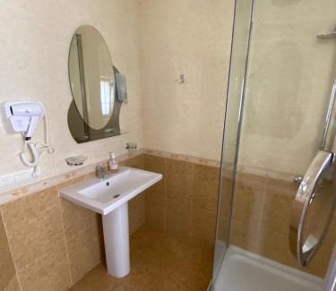 Polyana House | Mountain View Guest House: Perfect for Families and Pets
