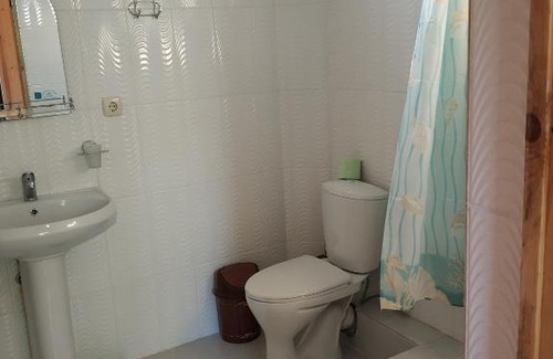 Sokhumi House | Top-Rated Guest House na Ezugbaya with Family-Friendly Amenities