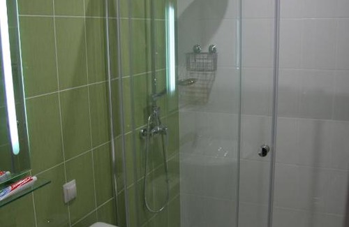 Stanovshchikovo House | Relax at Guest House NaLadoni with Oceanfront Hot Tub
