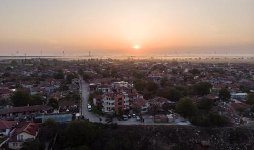 Kavarna House | Top-Rated Guest House Nash Dom with Ocean View Amenities