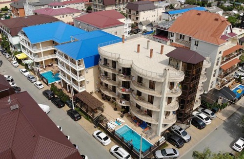 Kabardinka House | Budget-Friendly Guest House Natalia with Pool & Breakfast
