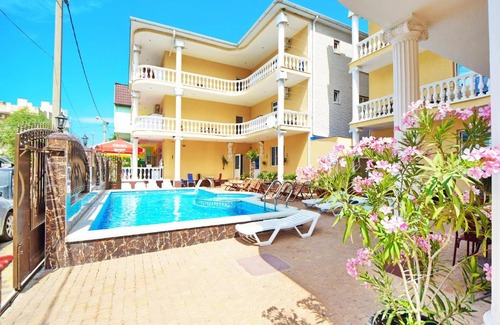Kabardinka House | Comfortable Retreat at Guest House Natela with Pool & Kitchen