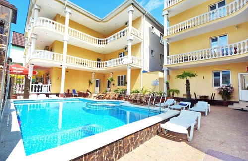 Kabardinka House | Comfortable Retreat at Guest House Natela with Pool & Kitchen