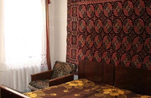Stepantsminda House | Pet-Friendly Guest House Nazy with Kitchen Amenities