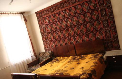 Stepantsminda House | Pet-Friendly Guest House Nazy with Kitchen Amenities
