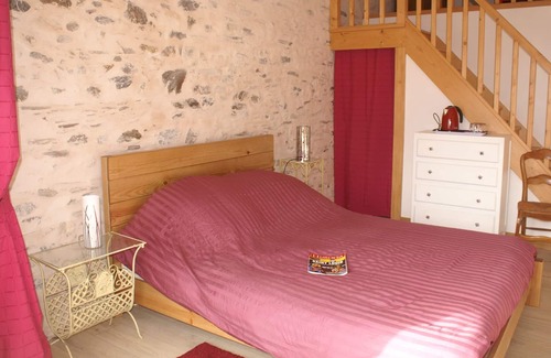 Vaire Bed & Breakfast | Guest house near Les Sables d'Olonne. Labeled 3 Sun Flowers