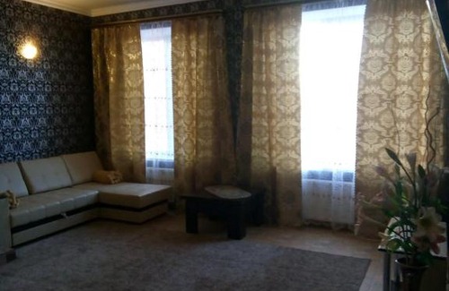 Kanevskaya House | Cozy Guest House Nes: Pet-Friendly Stay with Hot Tub