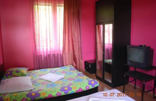 Mtsvane Kontskhi House | Discover Guest House Niako: Oceanfront Retreat Awaits