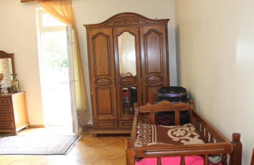 Mtsvane Kontskhi House | Discover Guest House Niako: Oceanfront Retreat Awaits