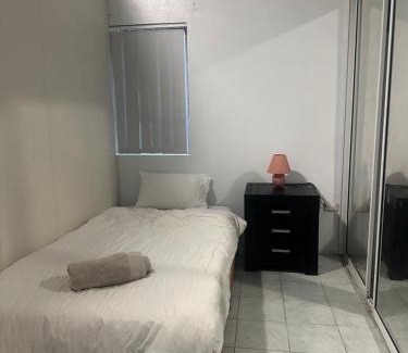 Bankstown House | Guest House-Northam Ave