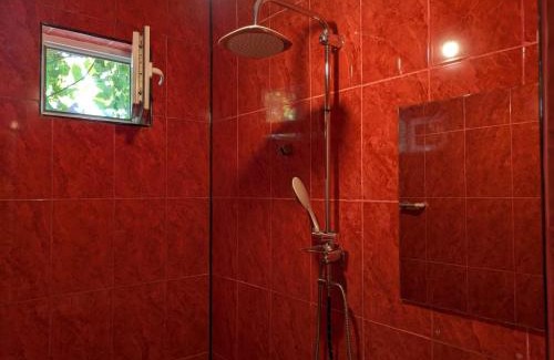 Magnetiti House | Cozy Guest House on Devyatnadtsataya with Pet-Friendly Amenities