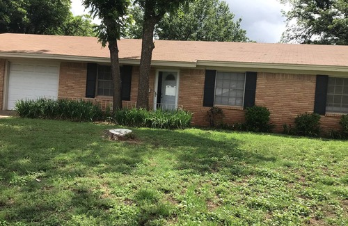 Abilene House | Top-Rated Guest House on Glendale with Breakfast & Kitchen