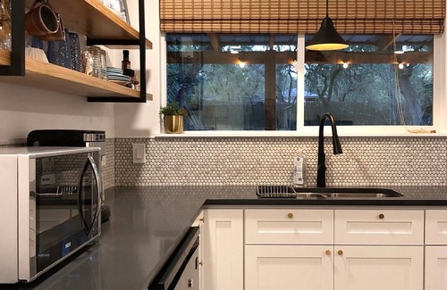 West Oak Hill Cottage | Modern Casita with Private Entry for Your Perfect Getaway