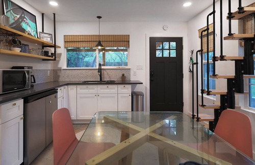 West Oak Hill Cottage | Modern Casita with Private Entry for Your Perfect Getaway