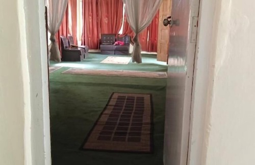 Skardu House | Inviting Guest House One: Breakfast & Child-Friendly Stay