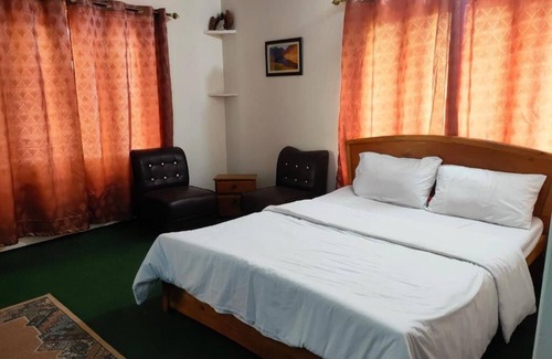 Skardu House | Inviting Guest House One: Breakfast & Child-Friendly Stay