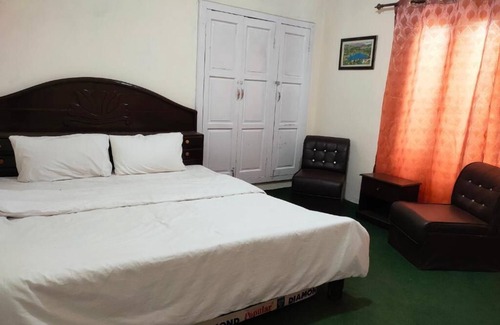 Skardu House | Inviting Guest House One: Breakfast & Child-Friendly Stay
