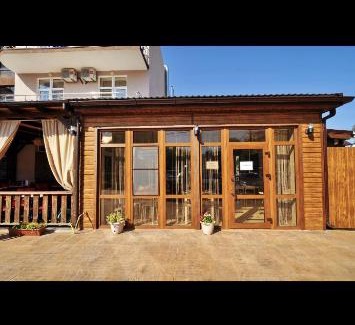 Vityazevo House | Budget-Friendly Stay at Guest House Parentes with Pool & Breakfast