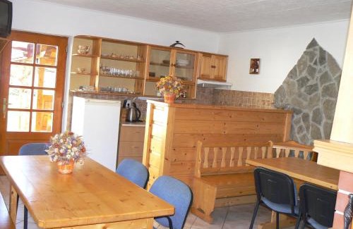 Lesnica House | Welcoming Guest House Pieninka with Hot Tub & Kitchen