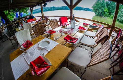 Svajcarnica House | Pet-Friendly Guest House Pikec with Breakfast & Child Care