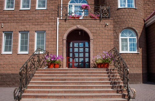 Diveevo House | Exceptional Guest House Piligrim with Hot Tub, Rated 9/10