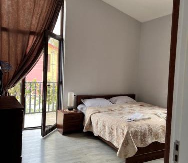 Tsqneti Apartment | Budget-Friendly Guest House PIROSMANI with Kitchen Access