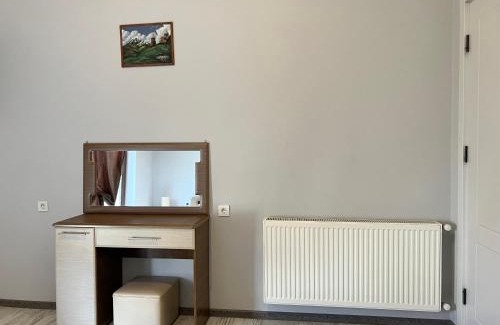 Tsqneti Apartment | Budget-Friendly Guest House PIROSMANI with Kitchen Access