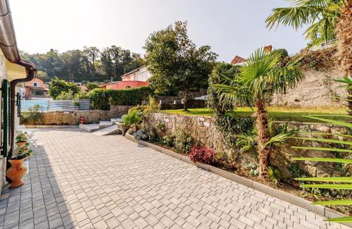 Piran House | Cozy Guest House with Ocean View in Piran's Fiesa