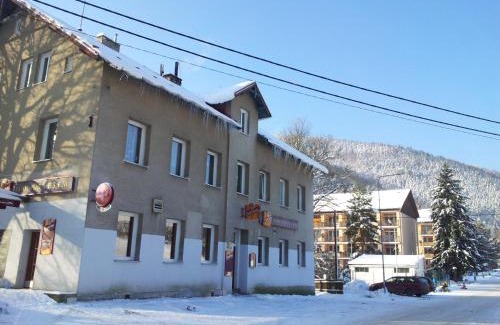 Merklin House | Pet-Friendly Stay at Guest House Pod Lesem Merklín
