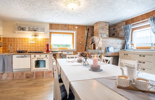 Zirovnica House | Family-Friendly Guest House Pr' Čut with Pool & Spa Awaits