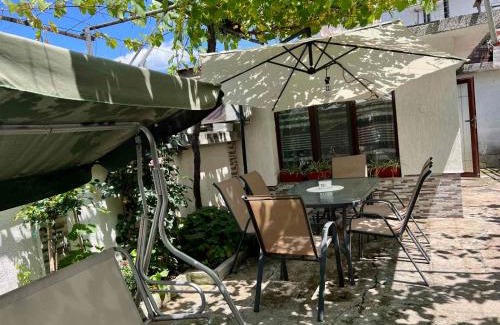 Pavel Banya House | Inviting Guest House Pri Germanetsa with Hot Tub & Pool