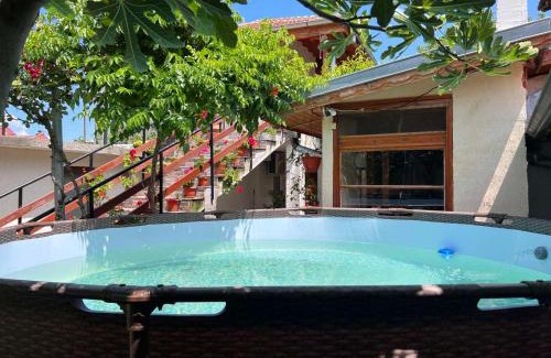 Pavel Banya House | Inviting Guest House Pri Germanetsa with Hot Tub & Pool