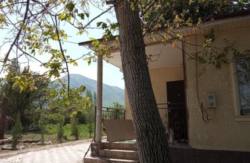 Chuy Province House | Cozy Guest House Prohladnoe: Family-Friendly Retreat
