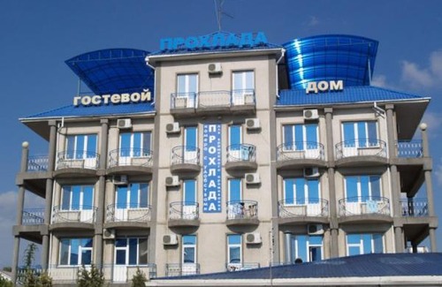 Anapa House | Inviting Guest House Prokhlada with Pool and Kitchen Access