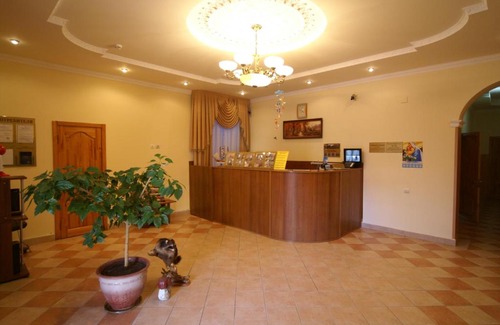 Anapa House | Inviting Guest House Prokhlada with Pool and Kitchen Access