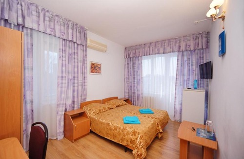 Anapa House | Inviting Guest House Prokhlada with Pool and Kitchen Access