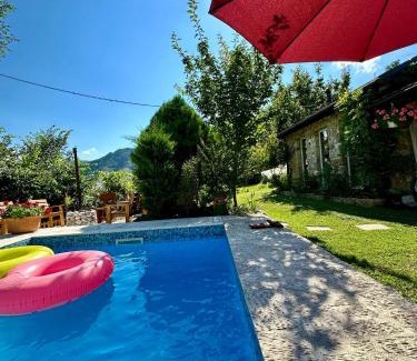 Konjic House | Cozy Stay at Guest House Queen with Oceanfront Views